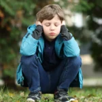 Jak radzić sobie z trudnymi emocjami u dziecka z autyzmem?