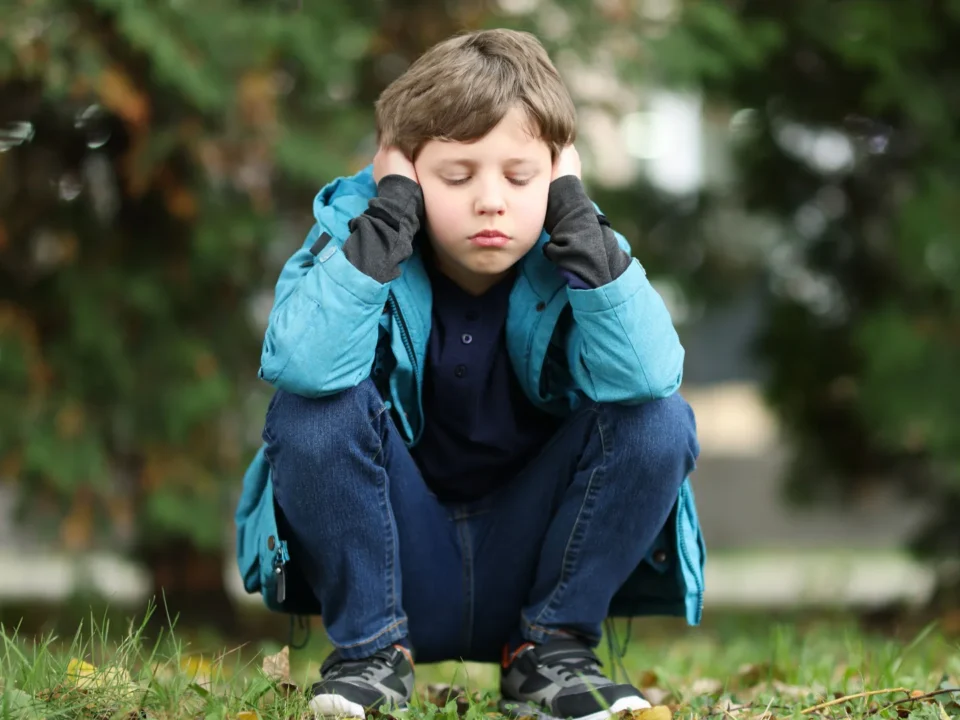 Jak radzić sobie z trudnymi emocjami u dziecka z autyzmem?